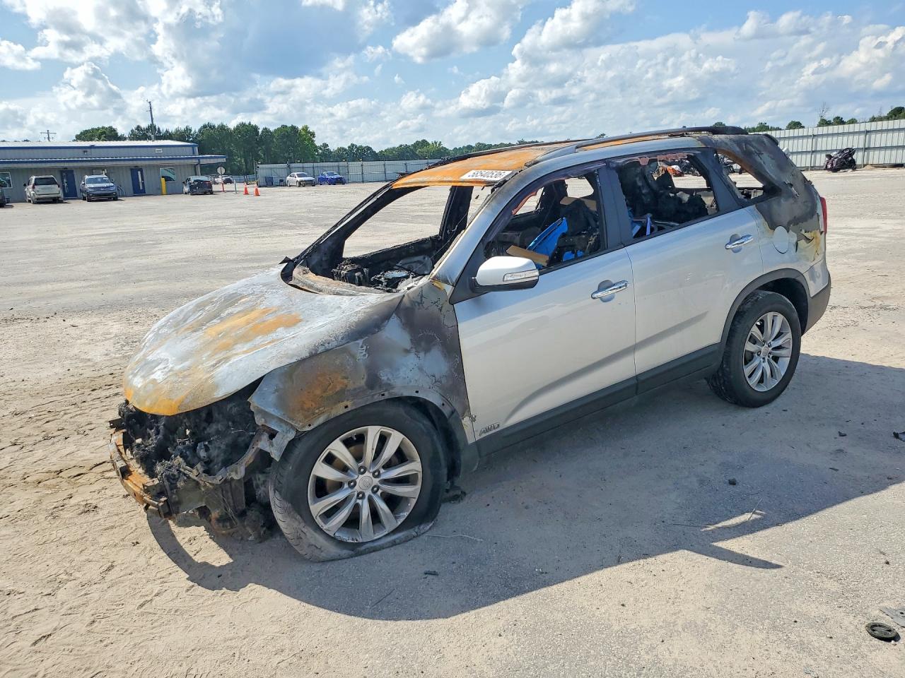 2011 Kia Sorento EX, VIN 5XYKUCA15BG088367 — Пожар в салоне