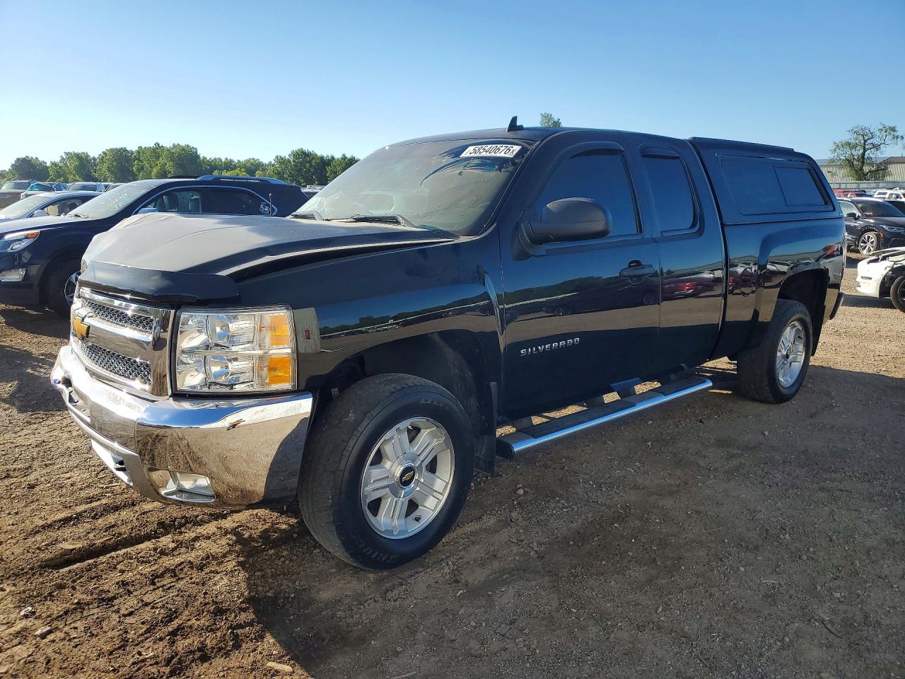 2013 Chevrolet Silverado 1500 LT, VIN 1GCRKSE73DZ356043 — Front end