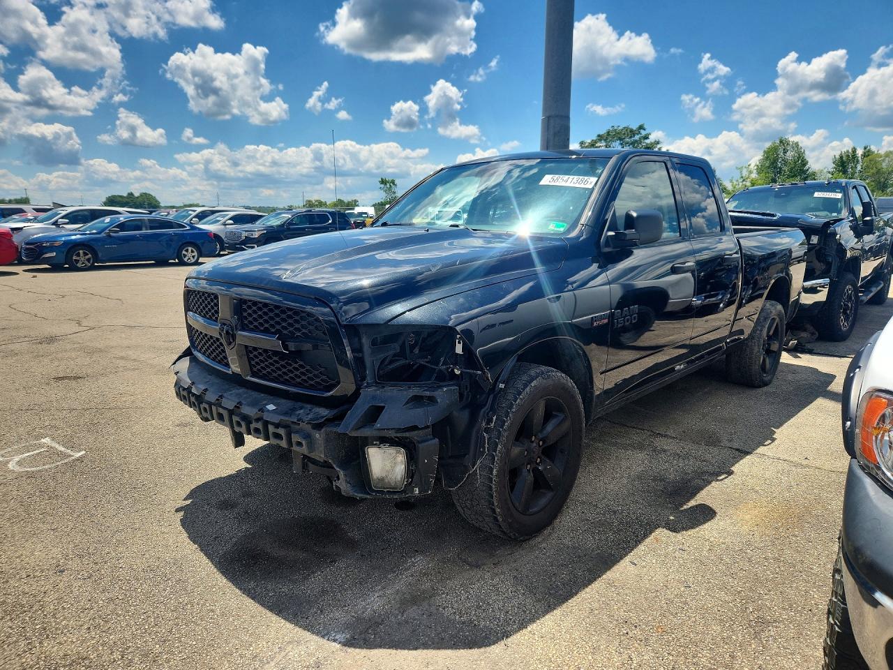 2018 Ram 1500 Express, VIN 1C6RR7FT0JS348448 — Front end