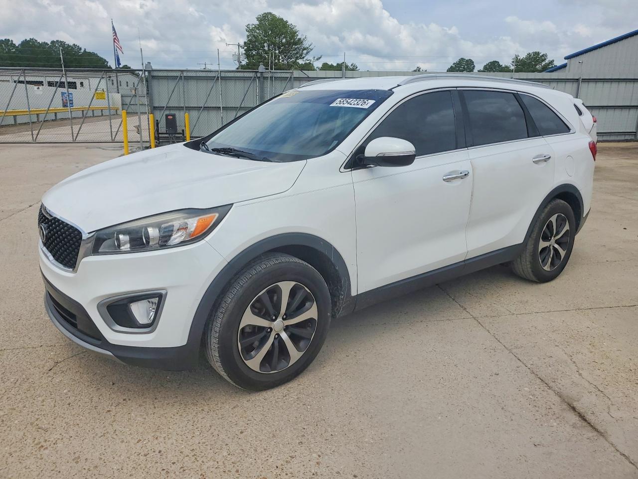2017 Kia Sorento EX, VIN 5XYPH4A15HG240446 — Minor dents and scratches
