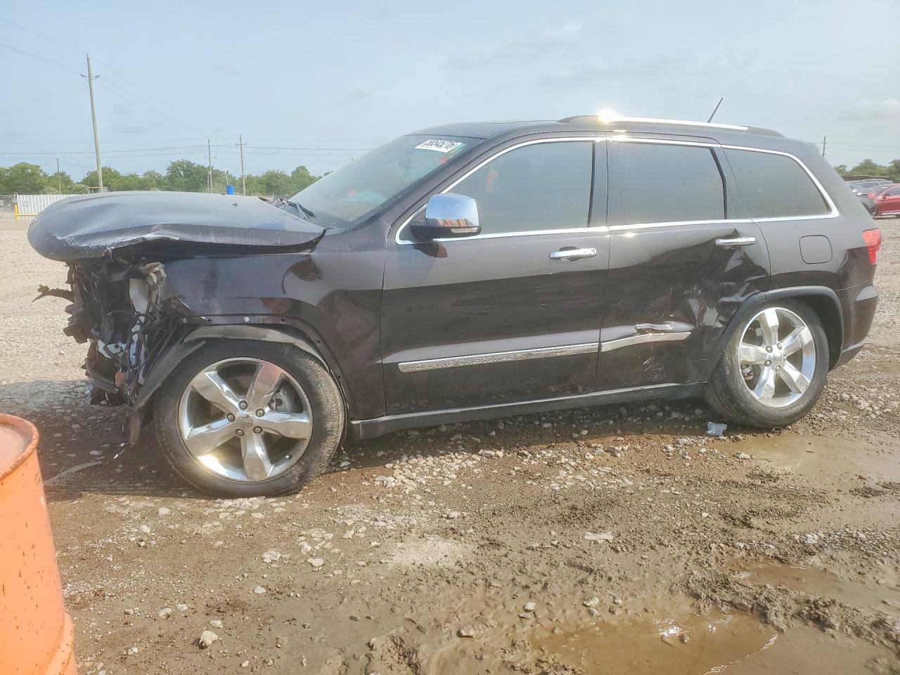 2013 Jeep Grand Cherokee Overland Summit, VIN 1C4RJECT9DC591005 — Front end