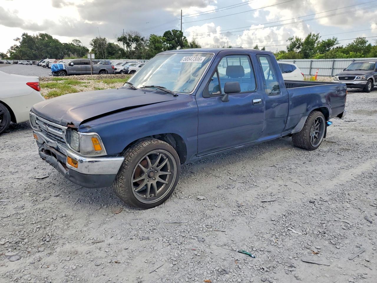 1994 Toyota Pickup DX, VIN JT4RN93P3R5102673 — Side