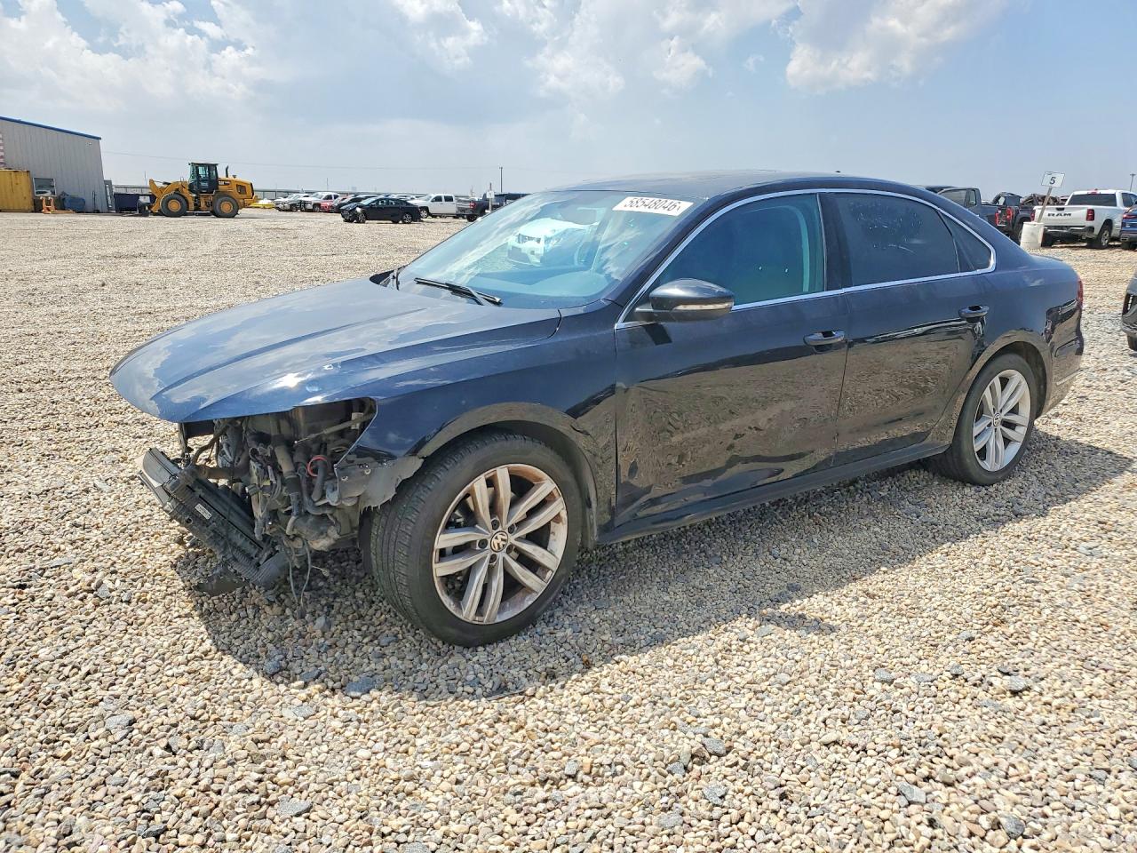 2018 Volkswagen Passat SE, VIN 1VWBA7A39JC008215 — Перед