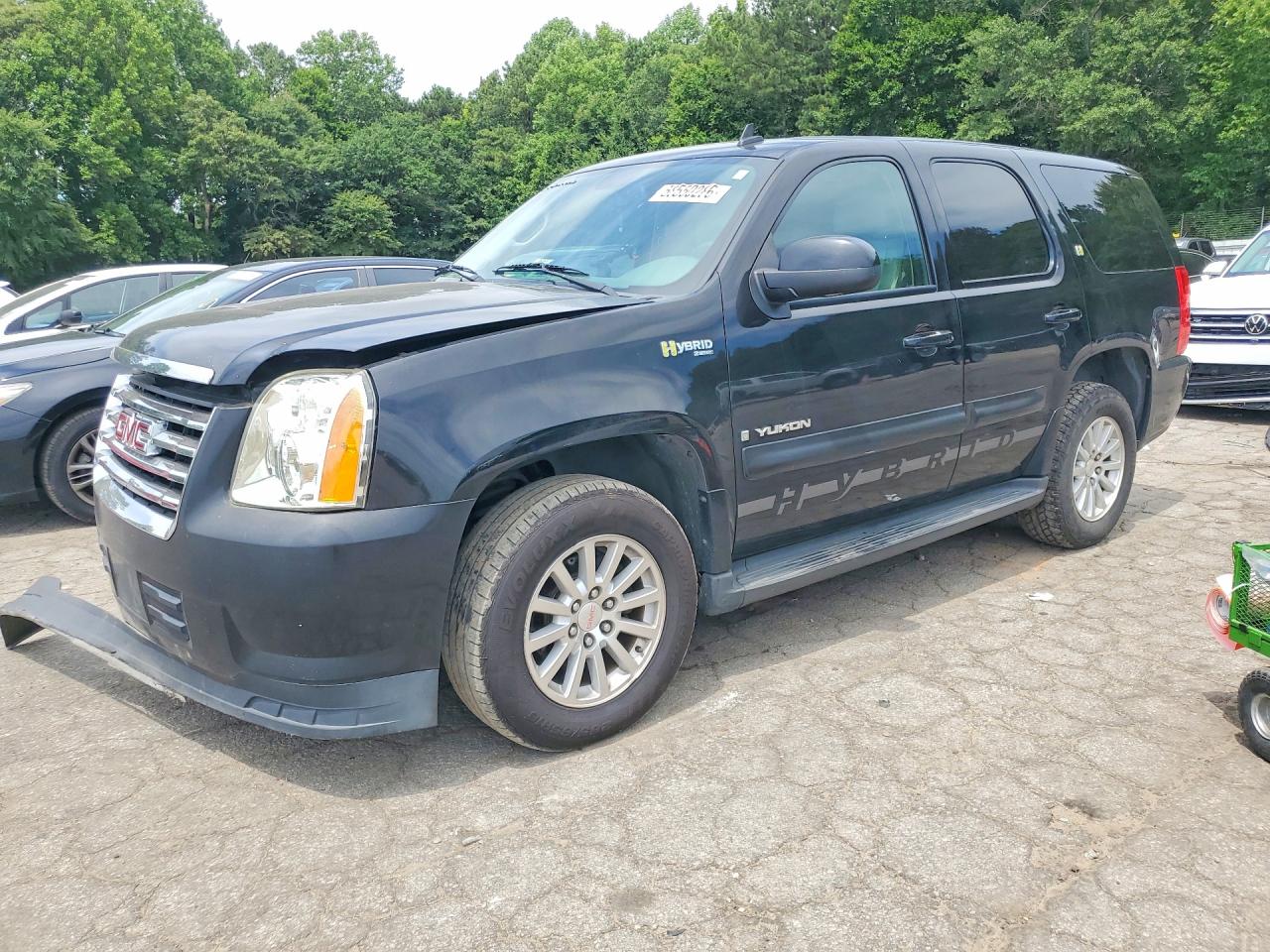 2008 GMC Yukon, VIN 1GKFC13598R203043 — Front end