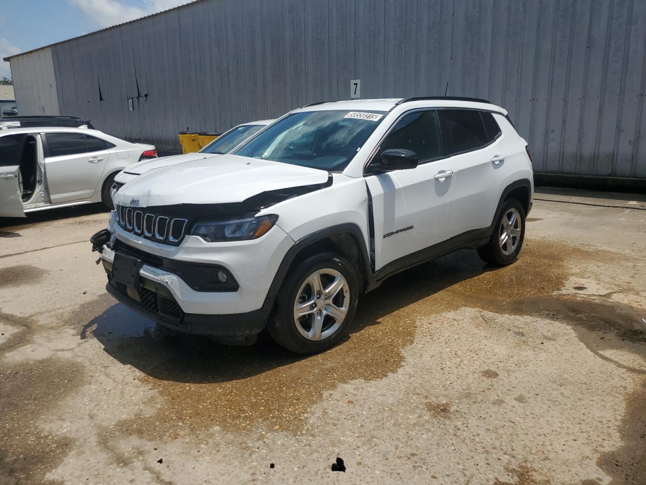 2023 Jeep Compass Latitude, VIN 3C4NJDBN2PT553149 — Auction photo