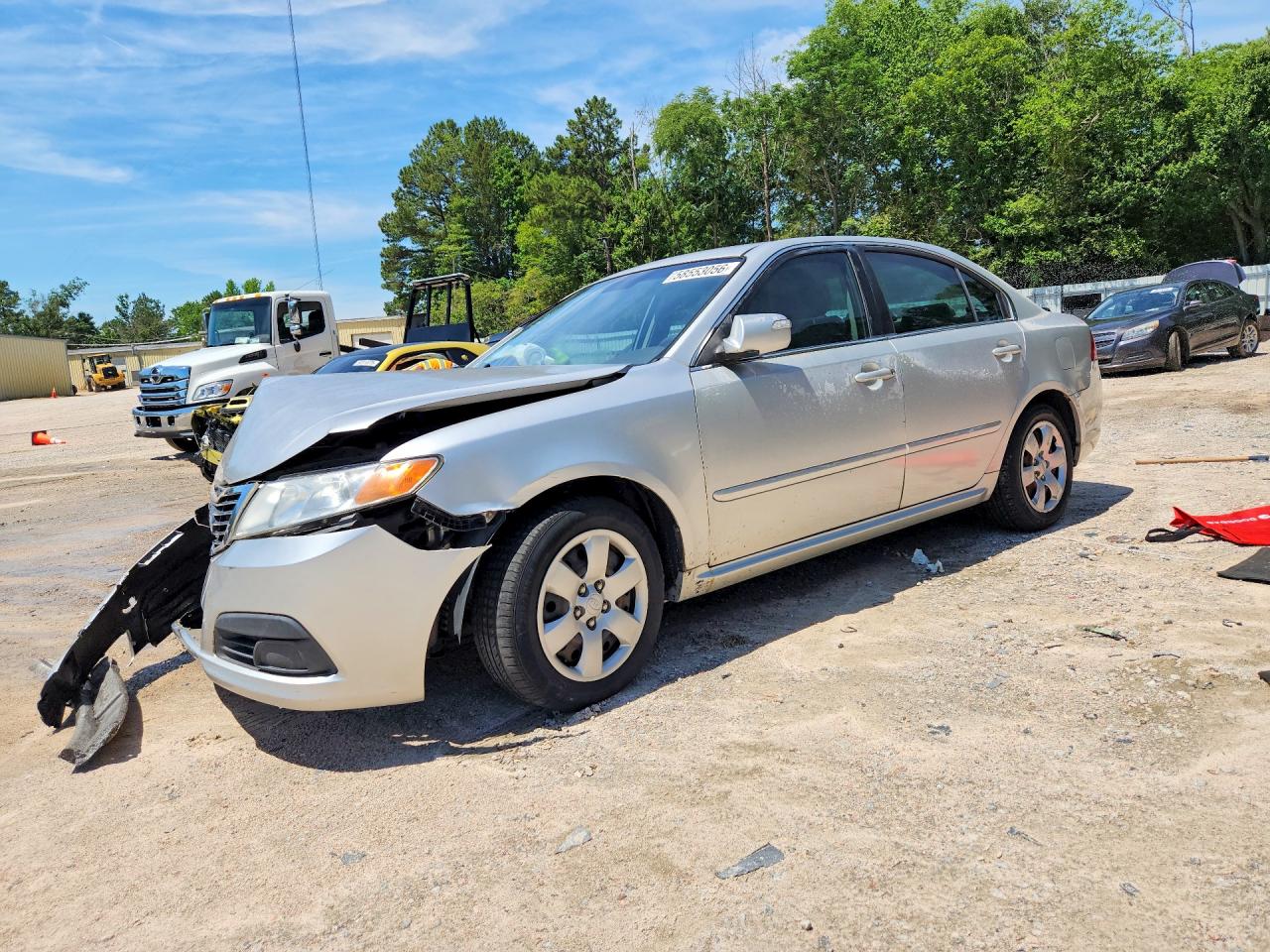 2009 Kia Optima LX, VIN KNAGE228695321469 — Перед