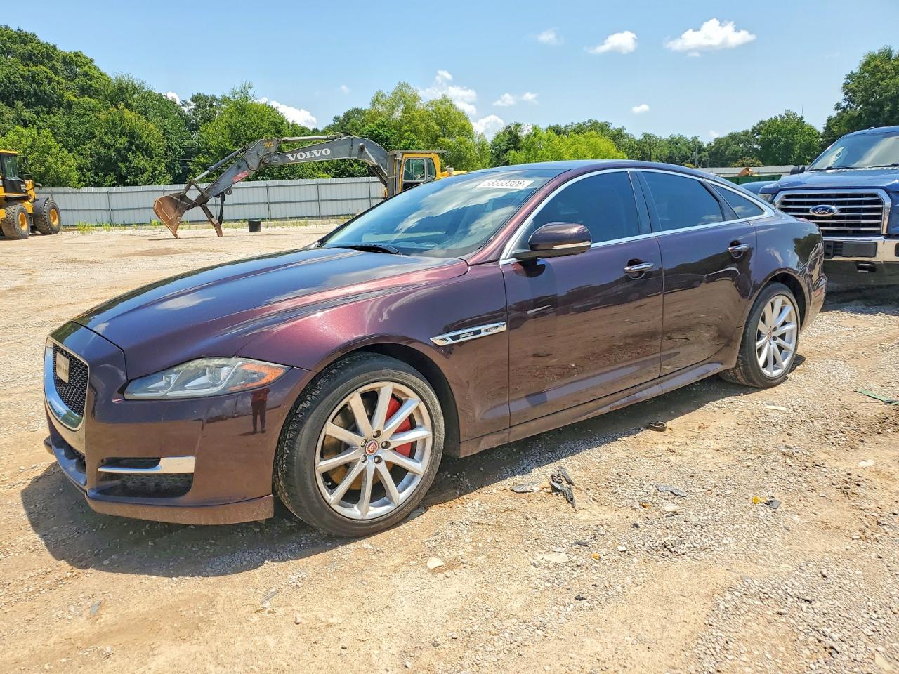 2017 Jaguar XJ R-Sport, VIN SAJWA1C72H8W04265 — Minor dents and scratches