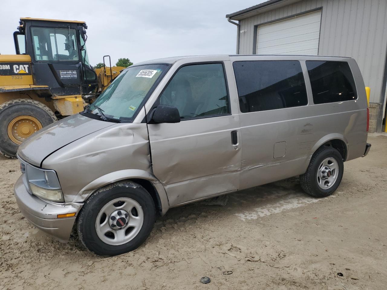 2005 GMC Safari, VIN 1GKEL19X85B504542 — Side