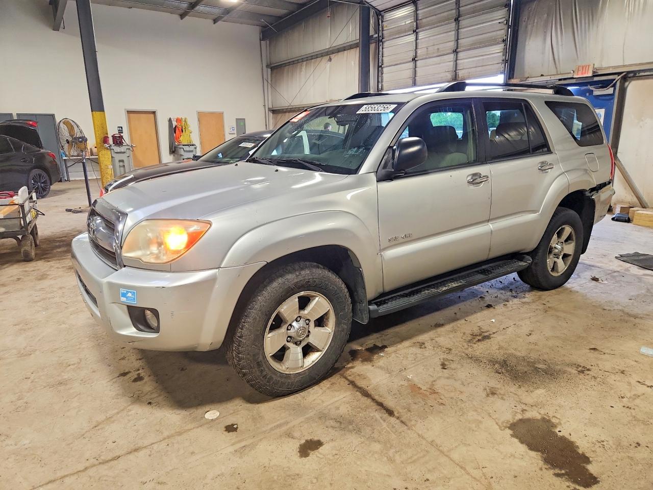 2009 Toyota 4Runner SR5, VIN JTEBU14R29K036247 — Зад