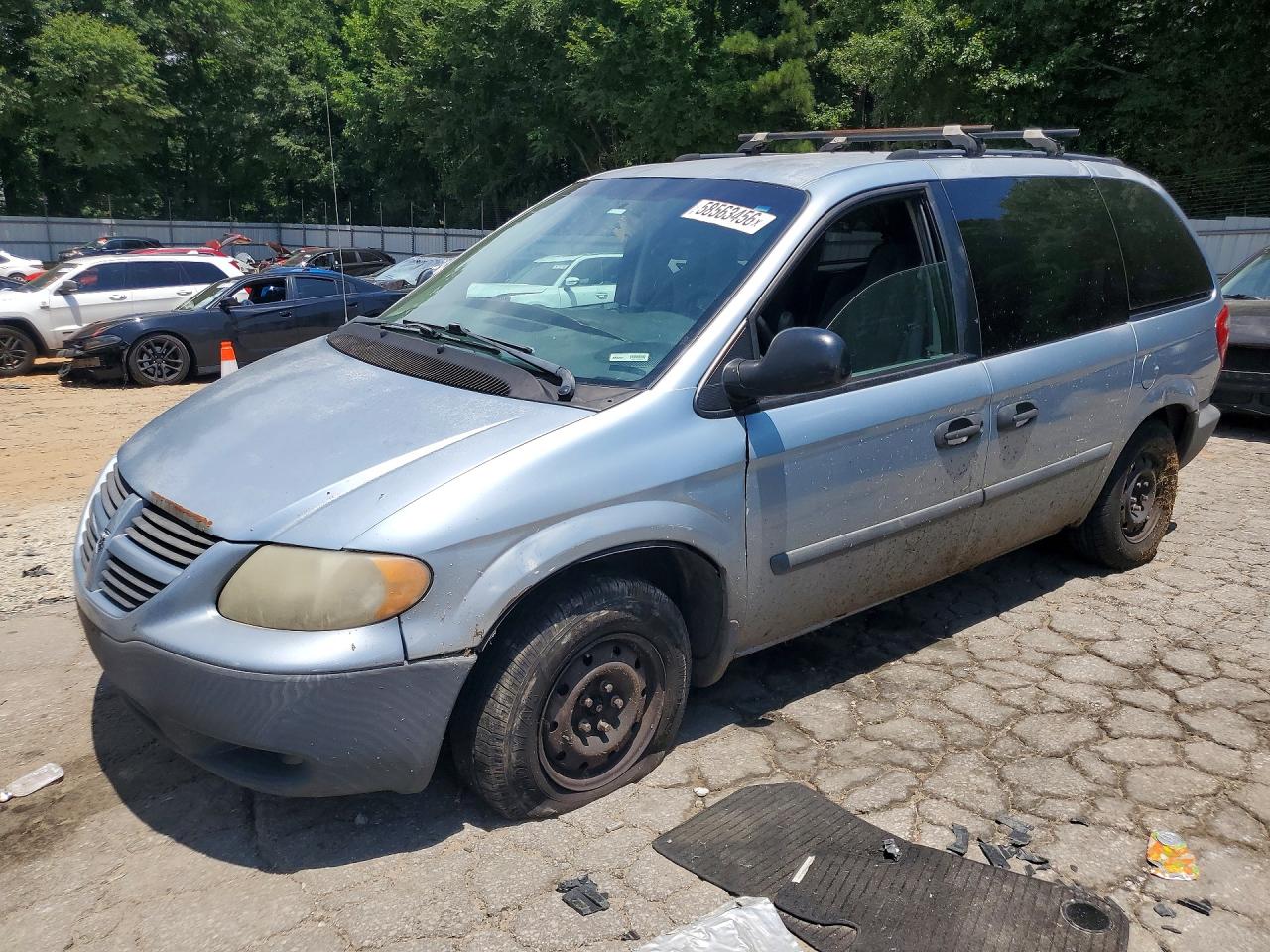 2005 Dodge Caravan SE, VIN 1D4GP25R05B306398 — Front end