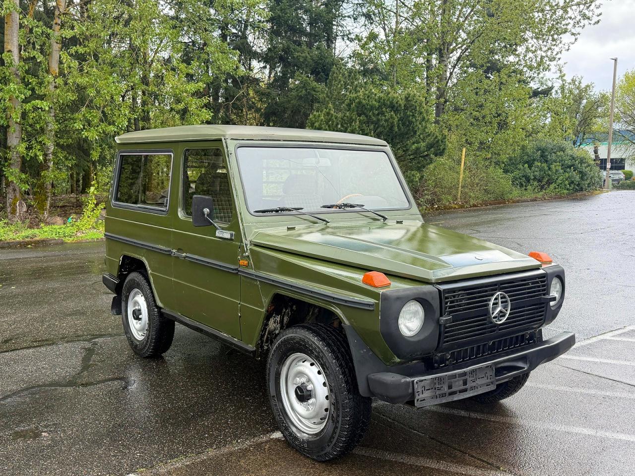 1982 Mercedes-Benz 230, VIN 46023817024736 — Minor dents and scratches