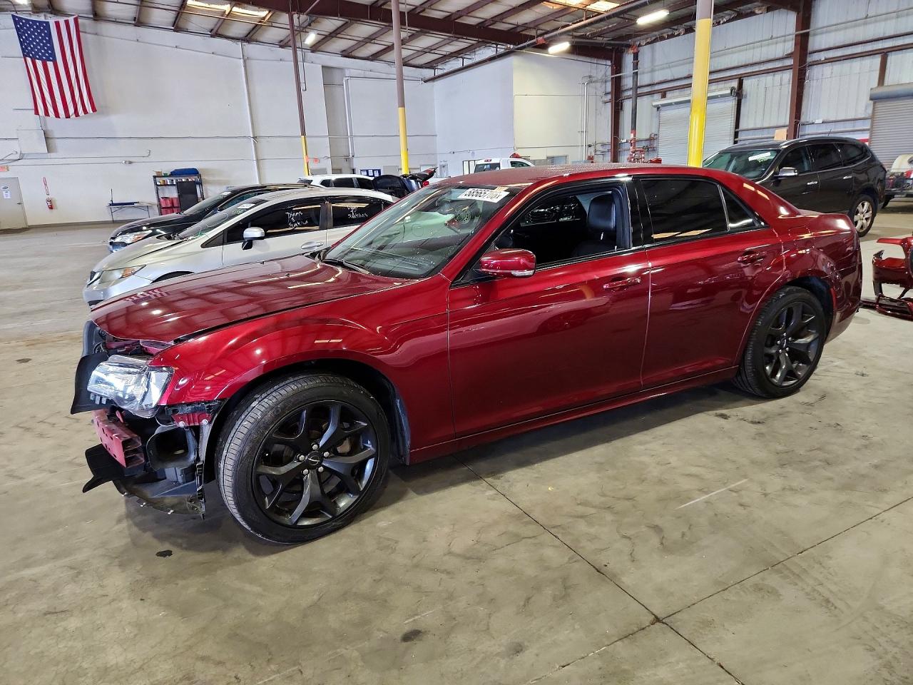 2021 Chrysler 300 Touring, VIN 2C3CCAAG3MH661615 — Перед