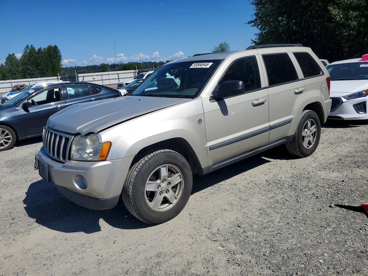 2007 Jeep Grand Cherokee Laredo, VIN 1J8HR48P37C585675 — Front end