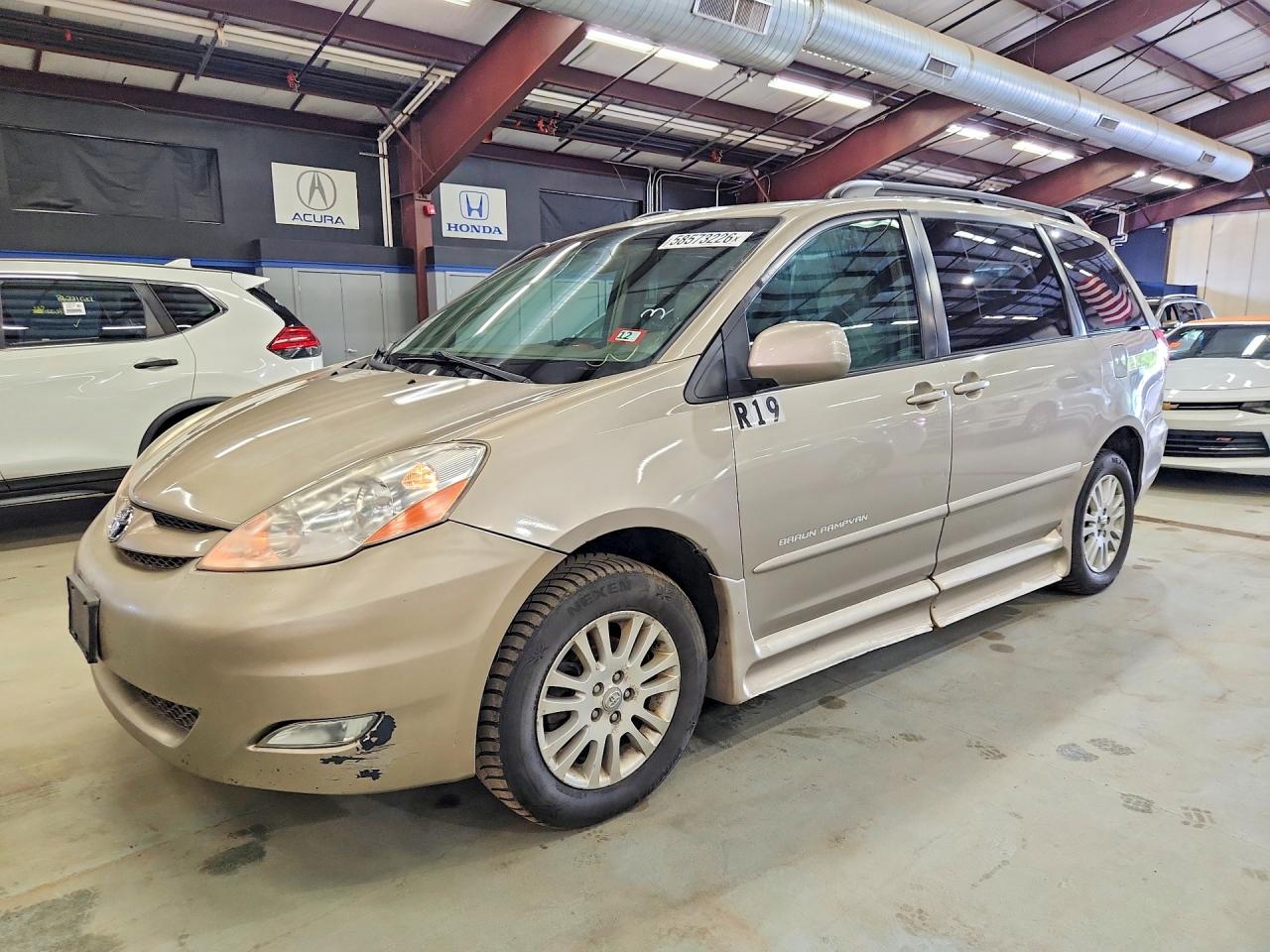 2007 Toyota Sienna XLE, VIN 5TDZK22C47S030467 — Minor dents and scratches