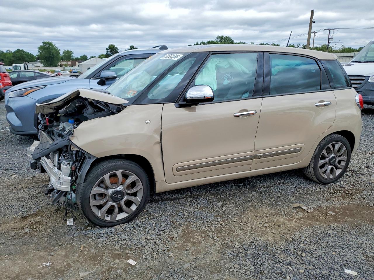 2017 FIAT 500L Lounge, VIN ZFBCFACH5HZ039406 — Front end