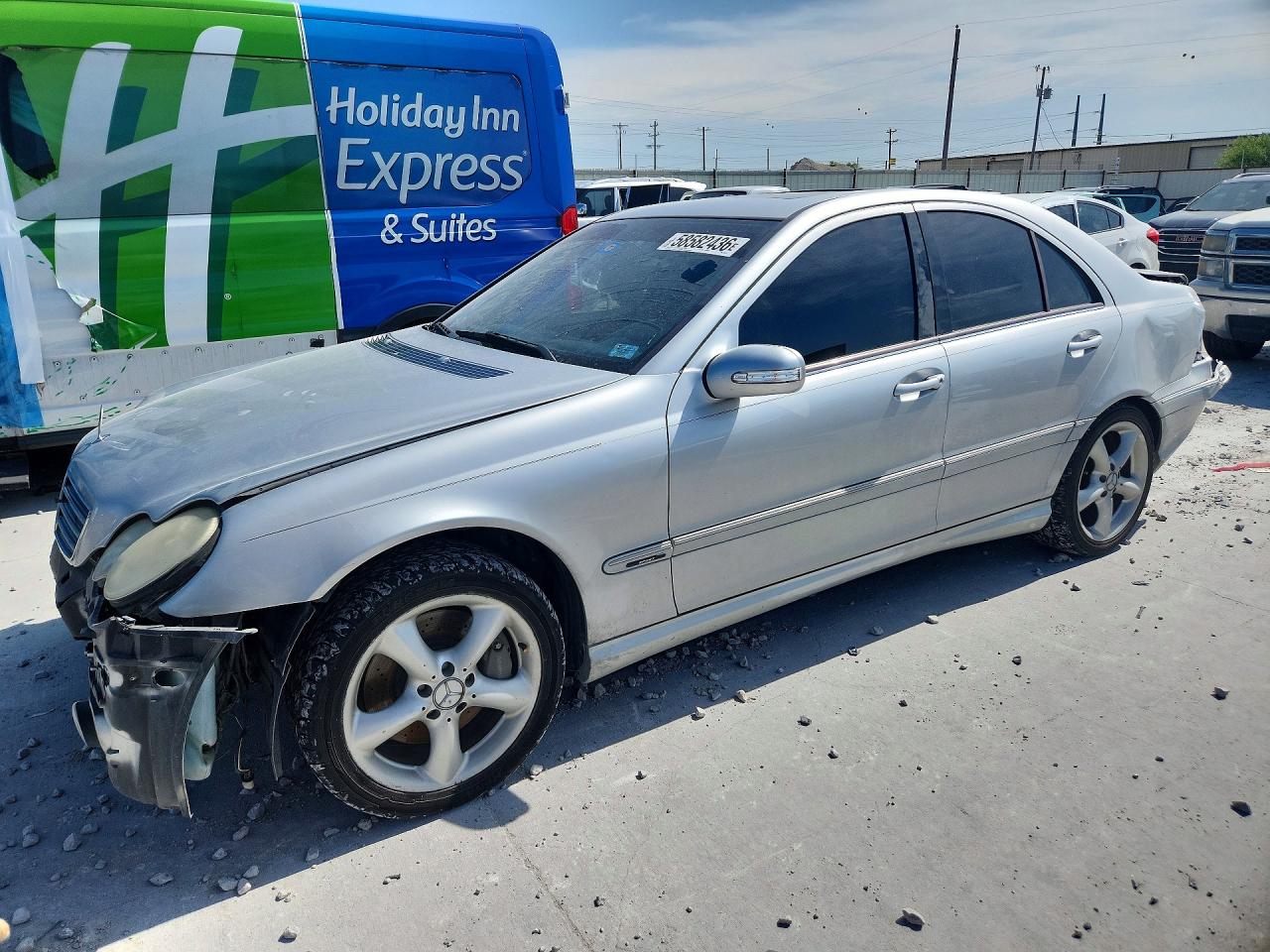 2005 Mercedes-Benz C 230 Kompressor, VIN WDBRF40J95F595875 — Front end