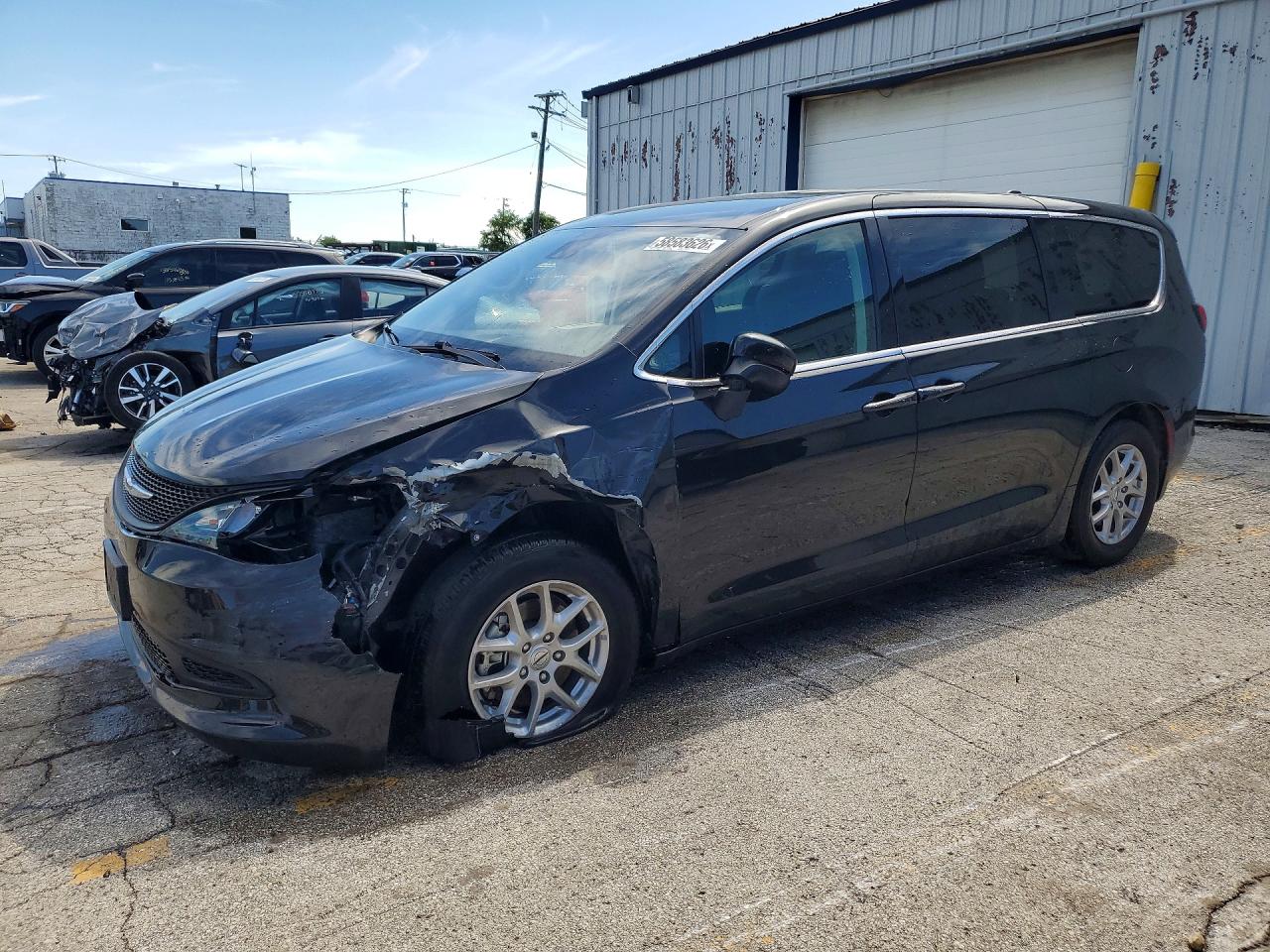 2023 Chrysler Voyager LX, VIN 2C4RC1CG5PR566264 — Перед