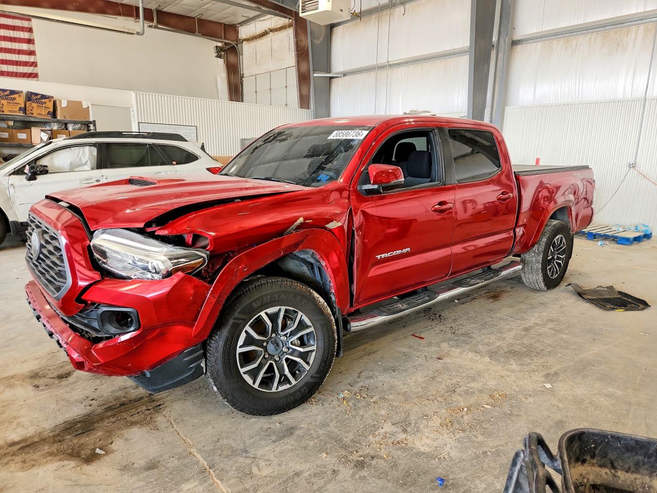 2020 Toyota Tacoma TRD Off Road, VIN 3TMDZ5BNXLM081989 — Перед