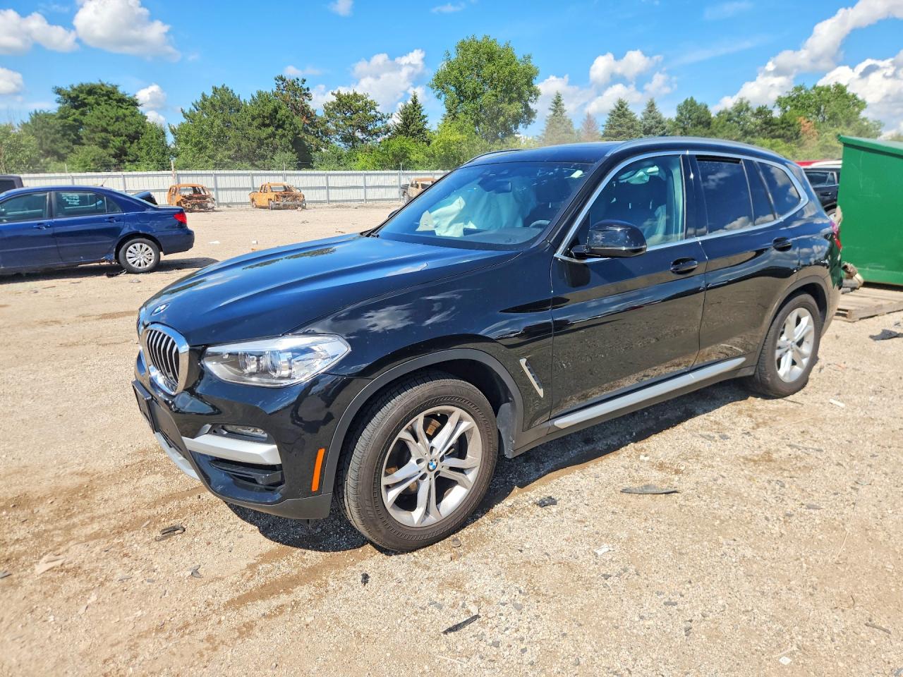2020 BMW X3 xDrive30i, VIN 5UXTY5C03LLT36757 — Бок