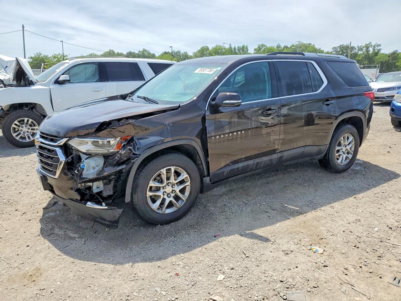 2018 Chevrolet Traverse LT Cloth, VIN 1GNEVGKW4JJ259501 — Front end