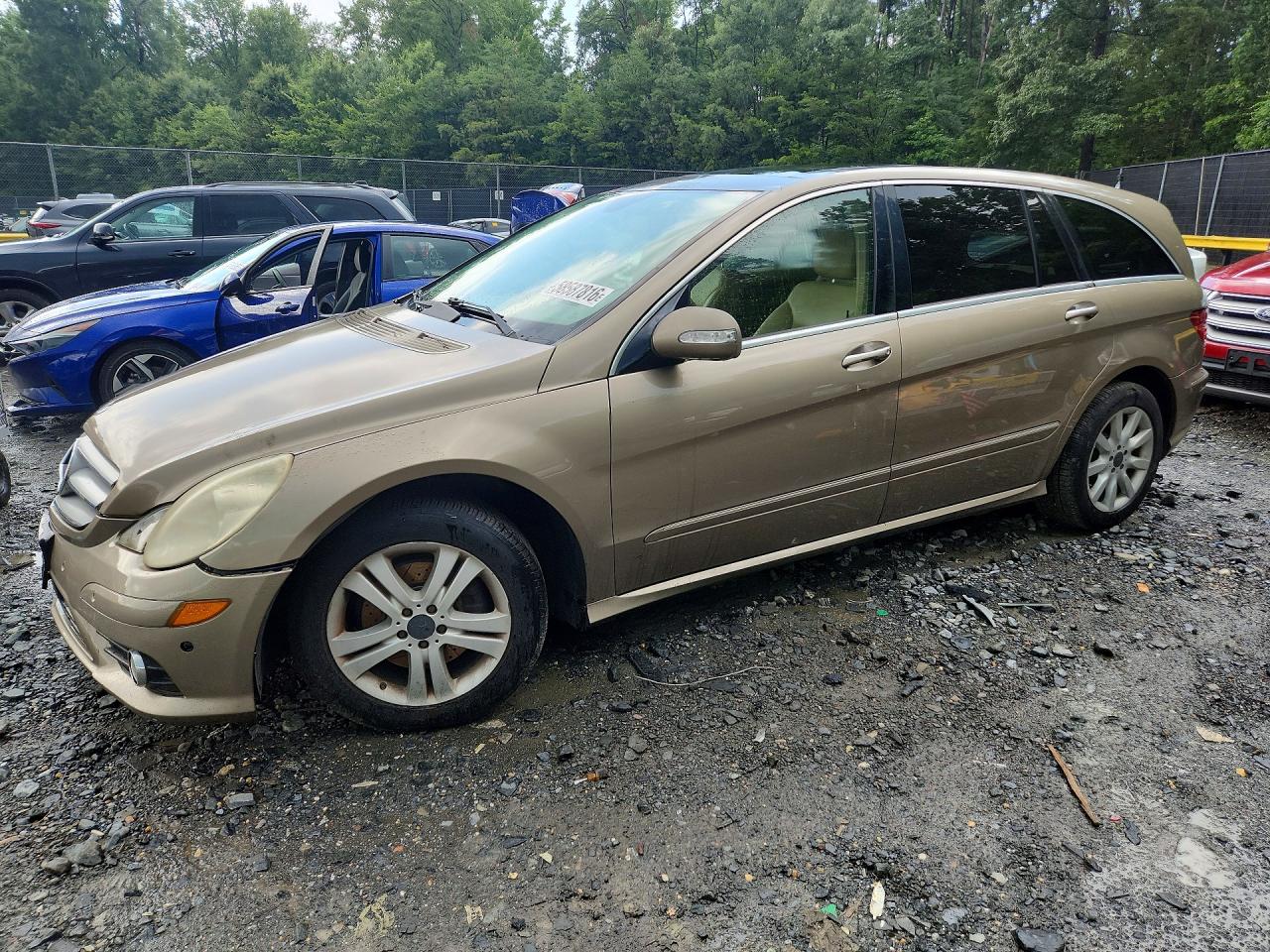2008 Mercedes-Benz R 3.5L, VIN 4JGCB65E28A072480 — Front end