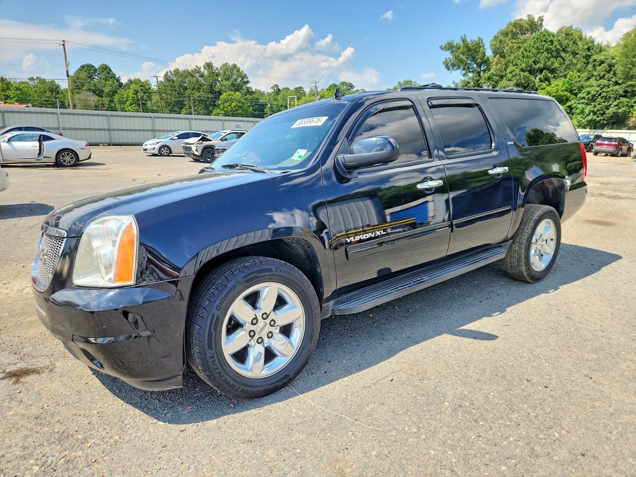 2012 GMC Yukon XL SLT, VIN 1GKS1KE03CR285176 — Мелкие вмятины и царапины