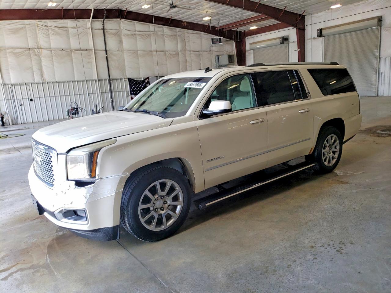 2015 GMC Yukon XL Denali, VIN 1GKS2JKJ1FR209724 — Front end