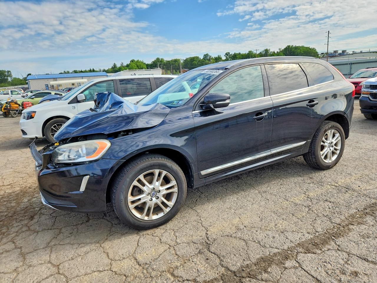 2015 Volvo XC60, VIN YV4940RC4F2612303 — Front end