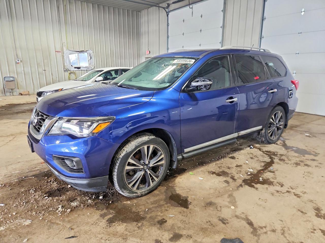 2017 Nissan Pathfinder Platinum, VIN 5N1DR2MMXHC683928 — Мелкие вмятины и царапины