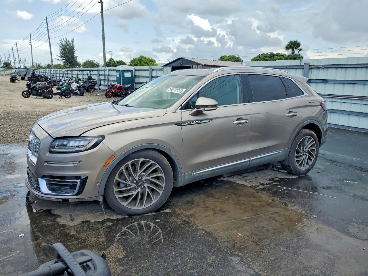 2019 Lincoln Nautilus Reserve, VIN 2LMPJ6L91KBL35231 — Front end