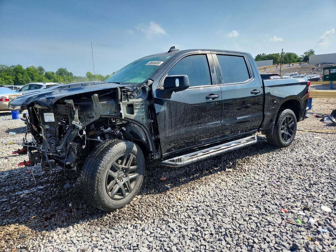 2025 Chevrolet Silverado 1500 LT Trail Boss, VIN 3GCUKFELXSG135728 — Перед