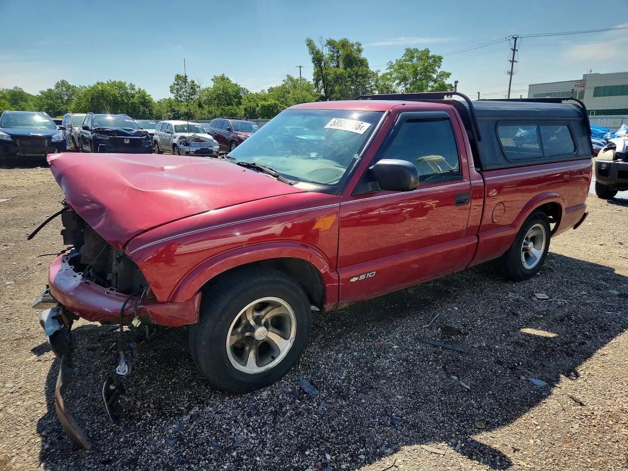 2002 Chevrolet S-10, VIN 1GCCS14W928105278 — Front end