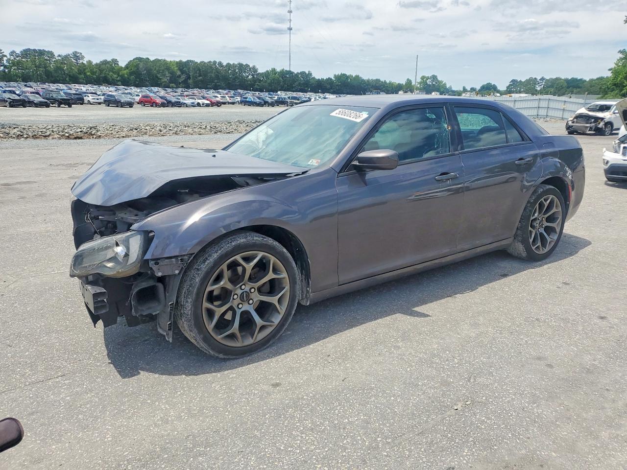 2015 Chrysler 300 S, VIN 2C3CCABG3FH921612 — Перед