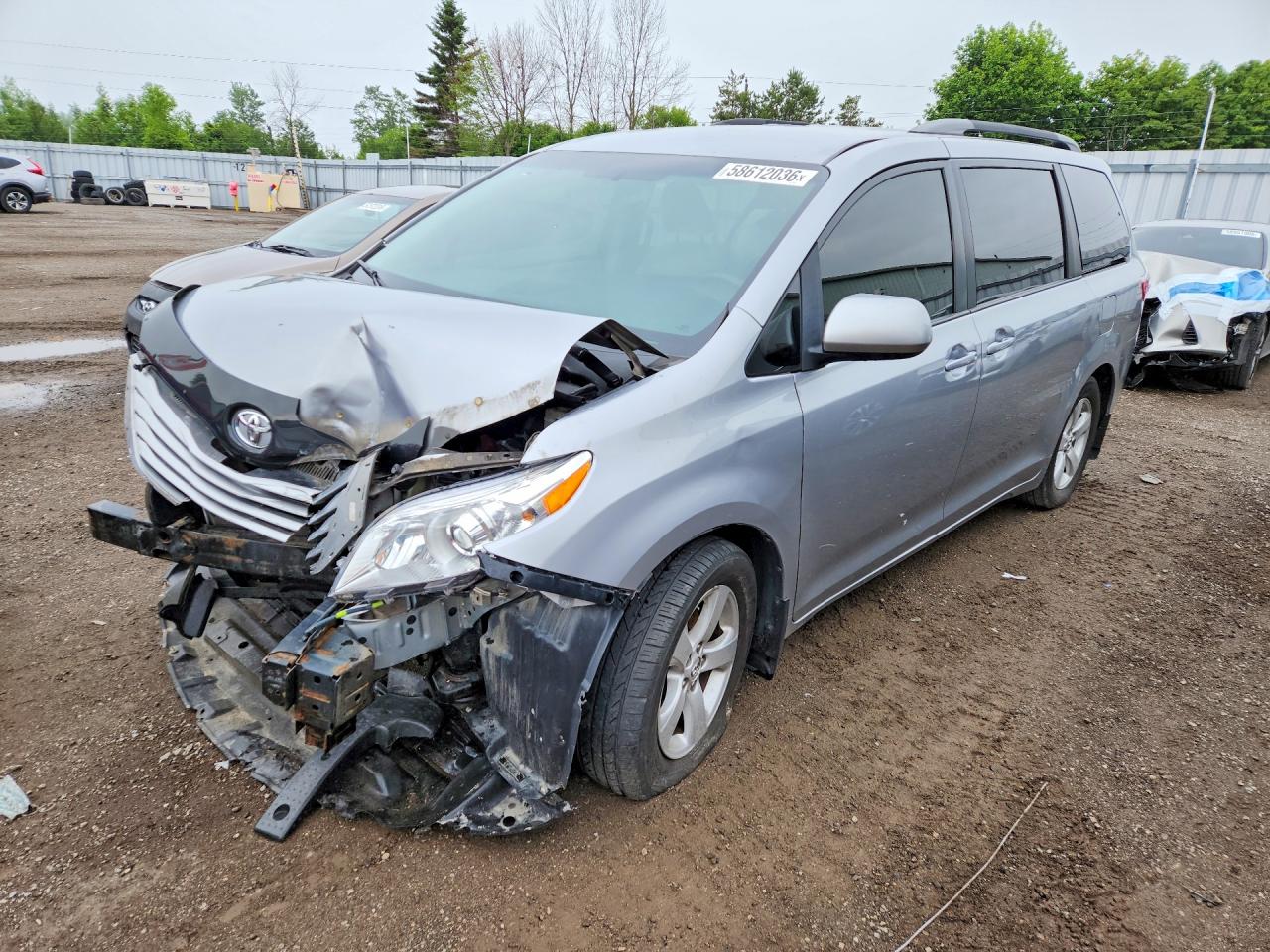 2017 Toyota Sienna LE, VIN 5TDKZ3DC3HS889907 — Front end