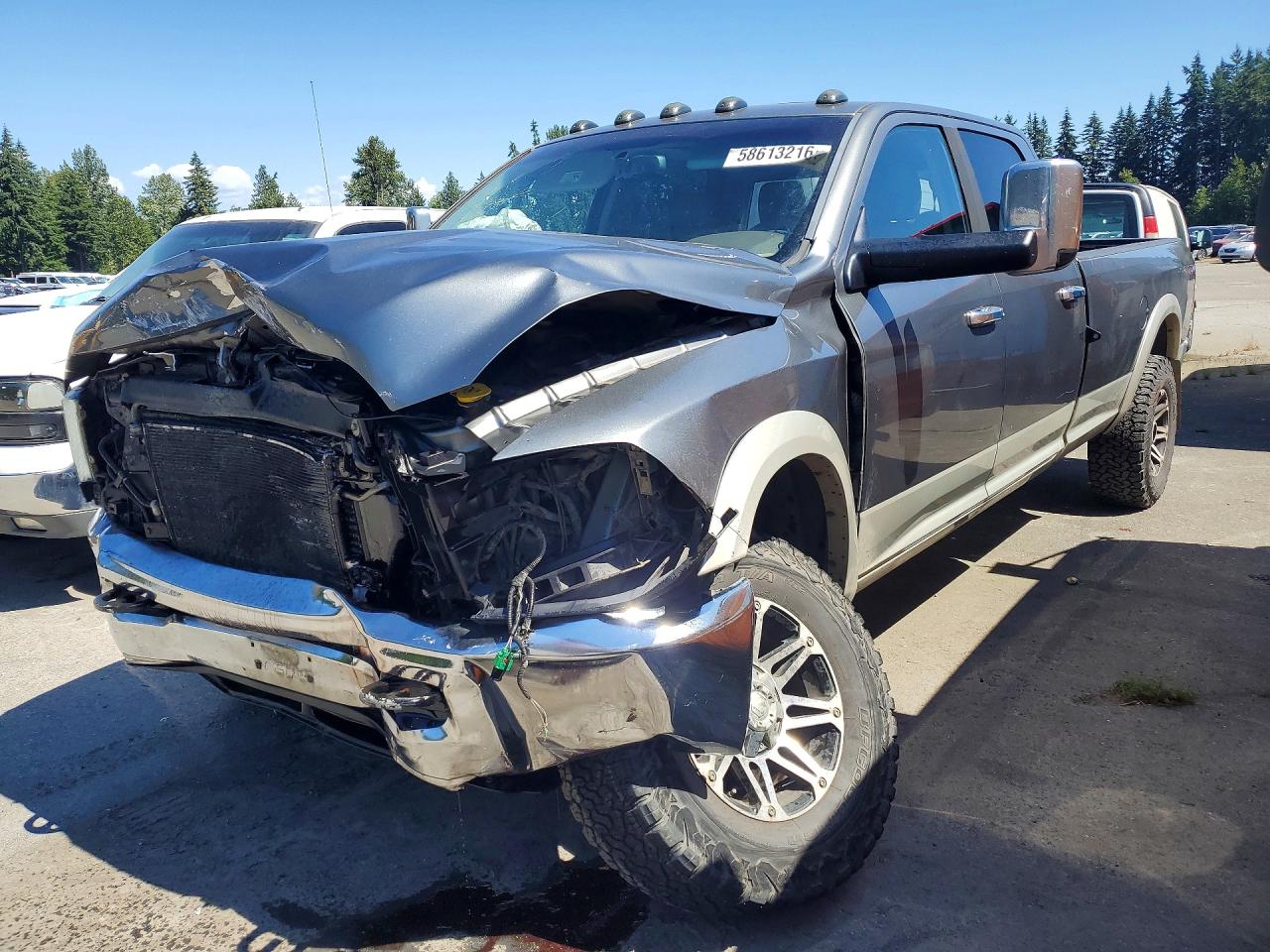2011 Ram 3500 Laramie, VIN 3D73Y3CL1BG607400 — Перед