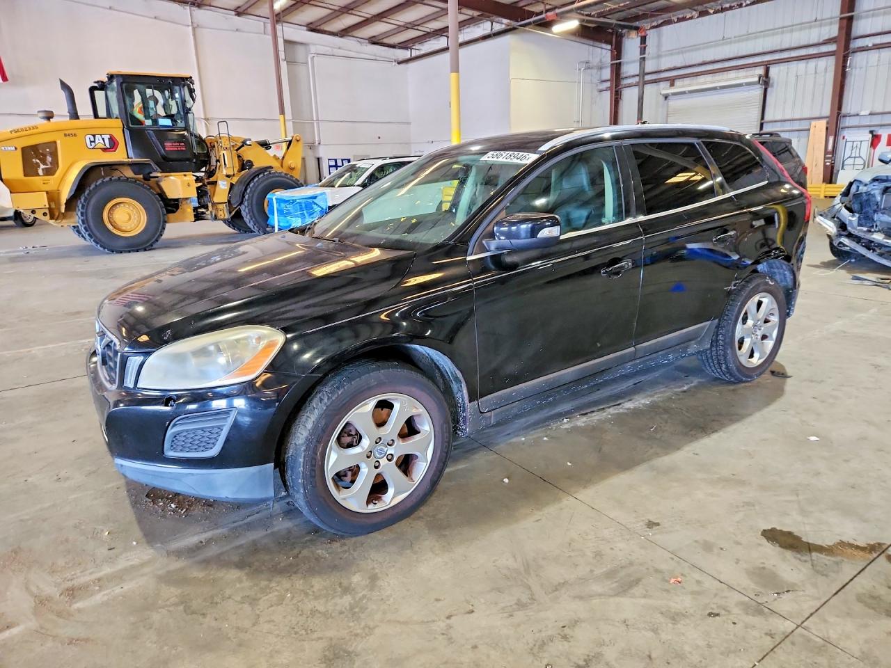 2013 Volvo XC60 3.2L, VIN YV4952DLXD2407890 — Rear end