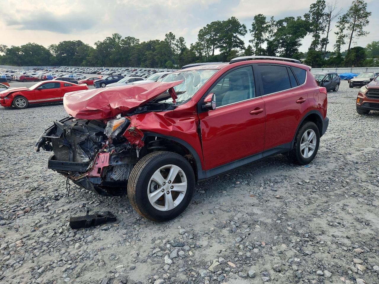 2014 Toyota RAV4 XLE, VIN 2T3WFREV5EW074194 — Front end