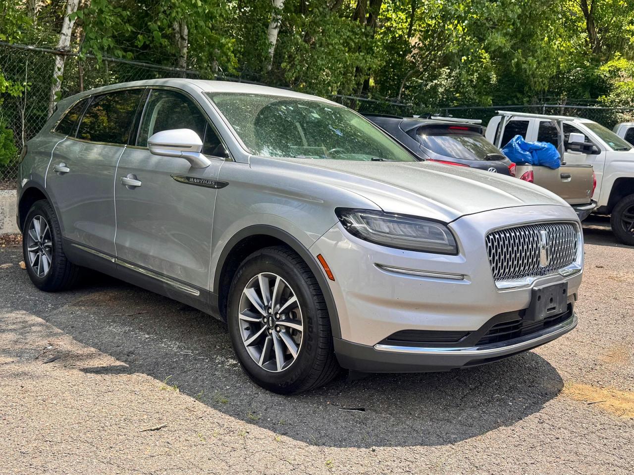 2022 Lincoln Nautilus Standard, VIN 2LMPJ8J93NBL13332 — Normal wear