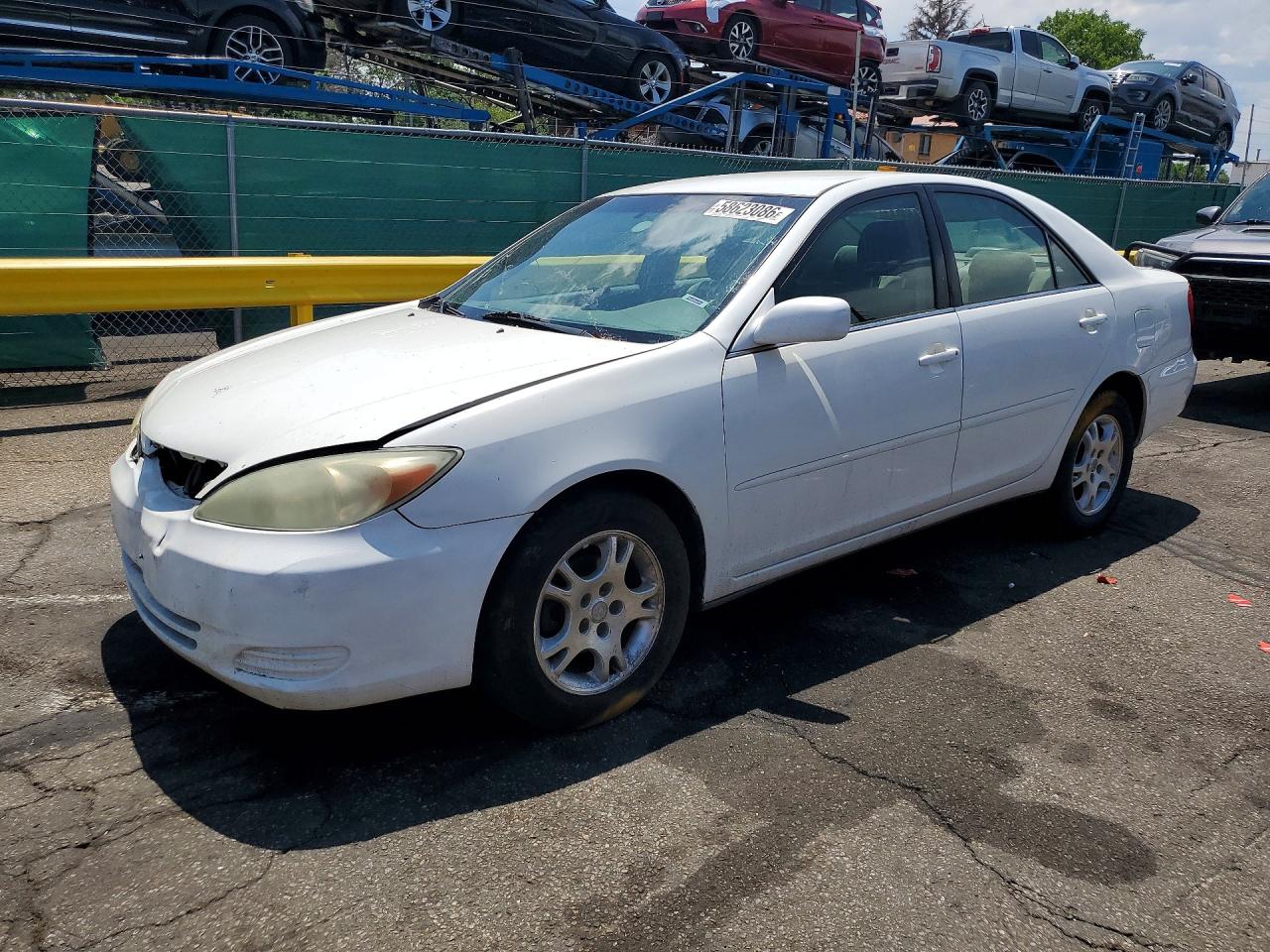 2004 Toyota Camry LE, VIN 4T1BE32K14U323915 — Front end