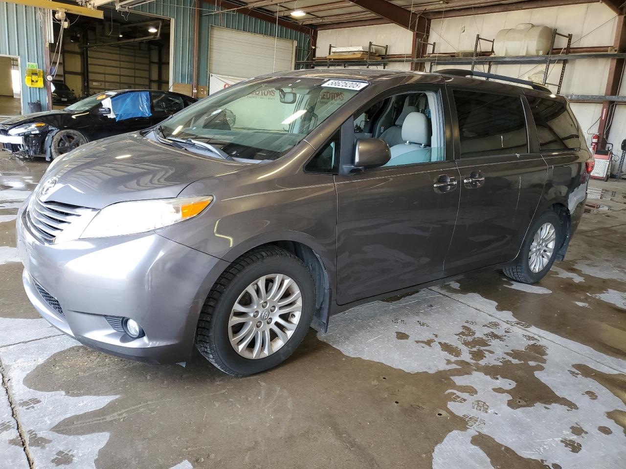 2017 Toyota Sienna XLE Auto Access Seat, VIN 5TDYZ3DC1HS820689 — Rear end