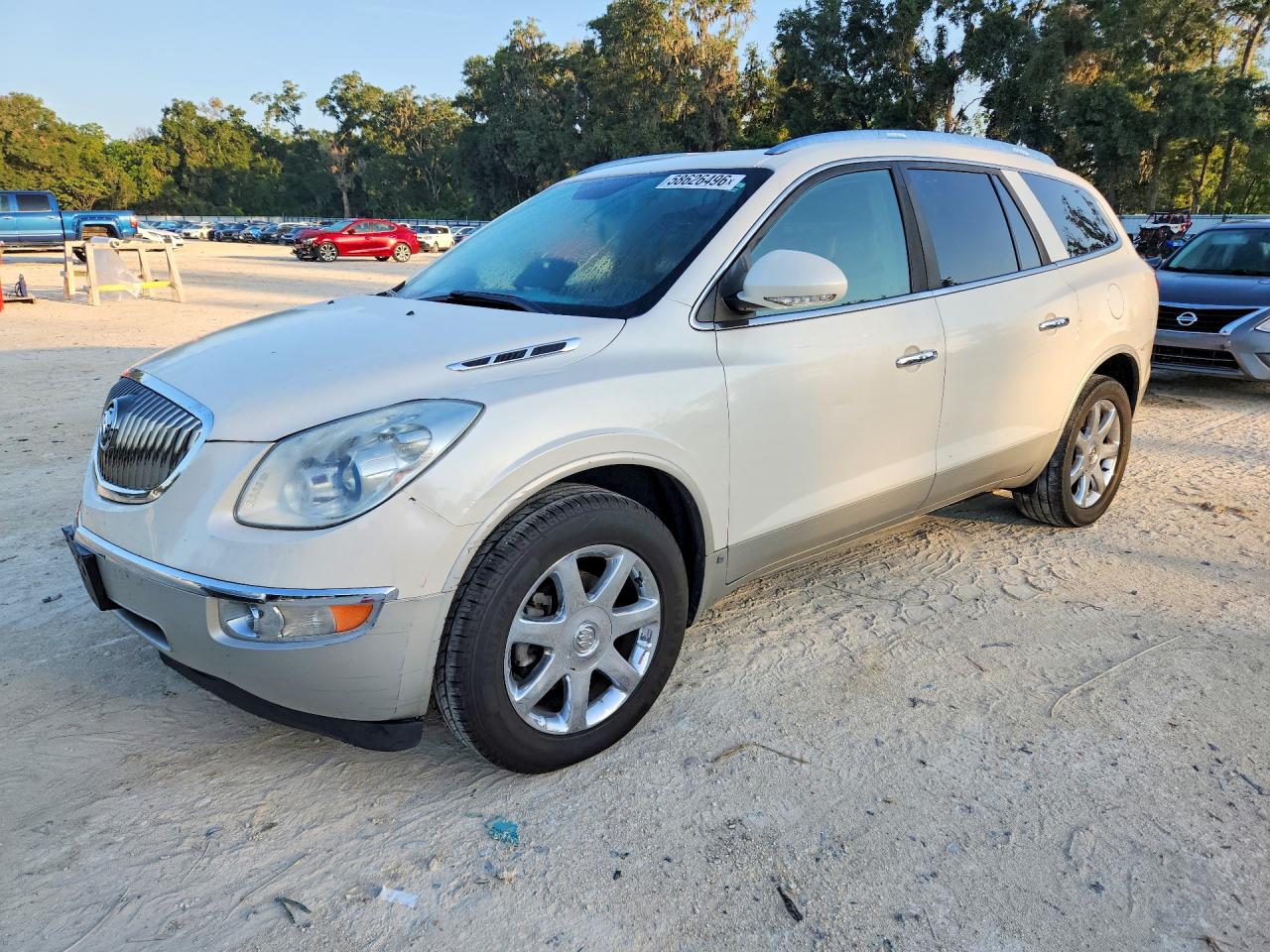2008 Buick Enclave CXL, VIN 5GAEV23748J201158 — Перед