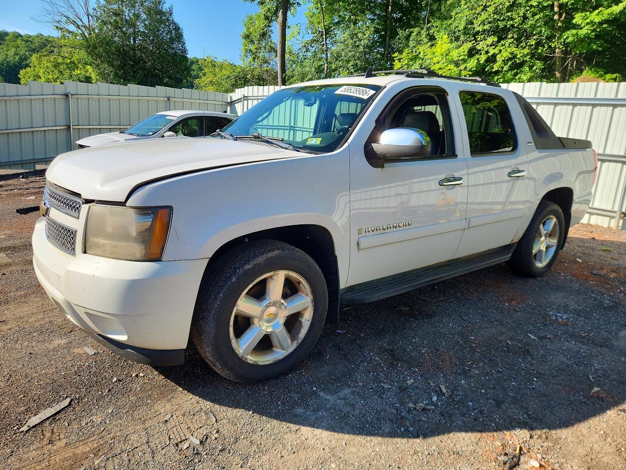 2008 Chevrolet Avalanche LTZ, VIN 3GNFK12338G272719 — Minor dents and scratches