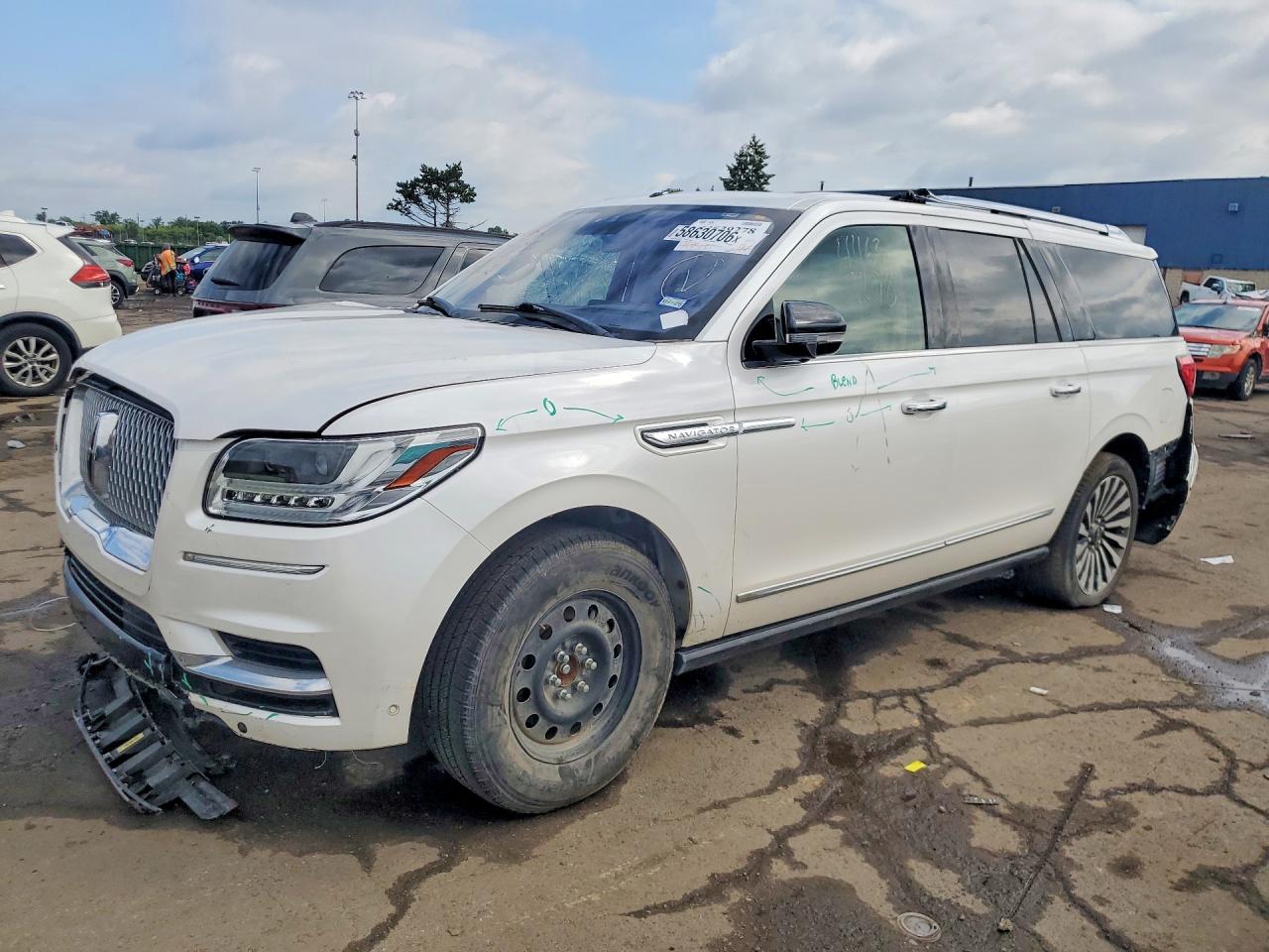 2019 Lincoln Navigator Reserve, VIN 5LMJJ3LT3KEL05287 — Side