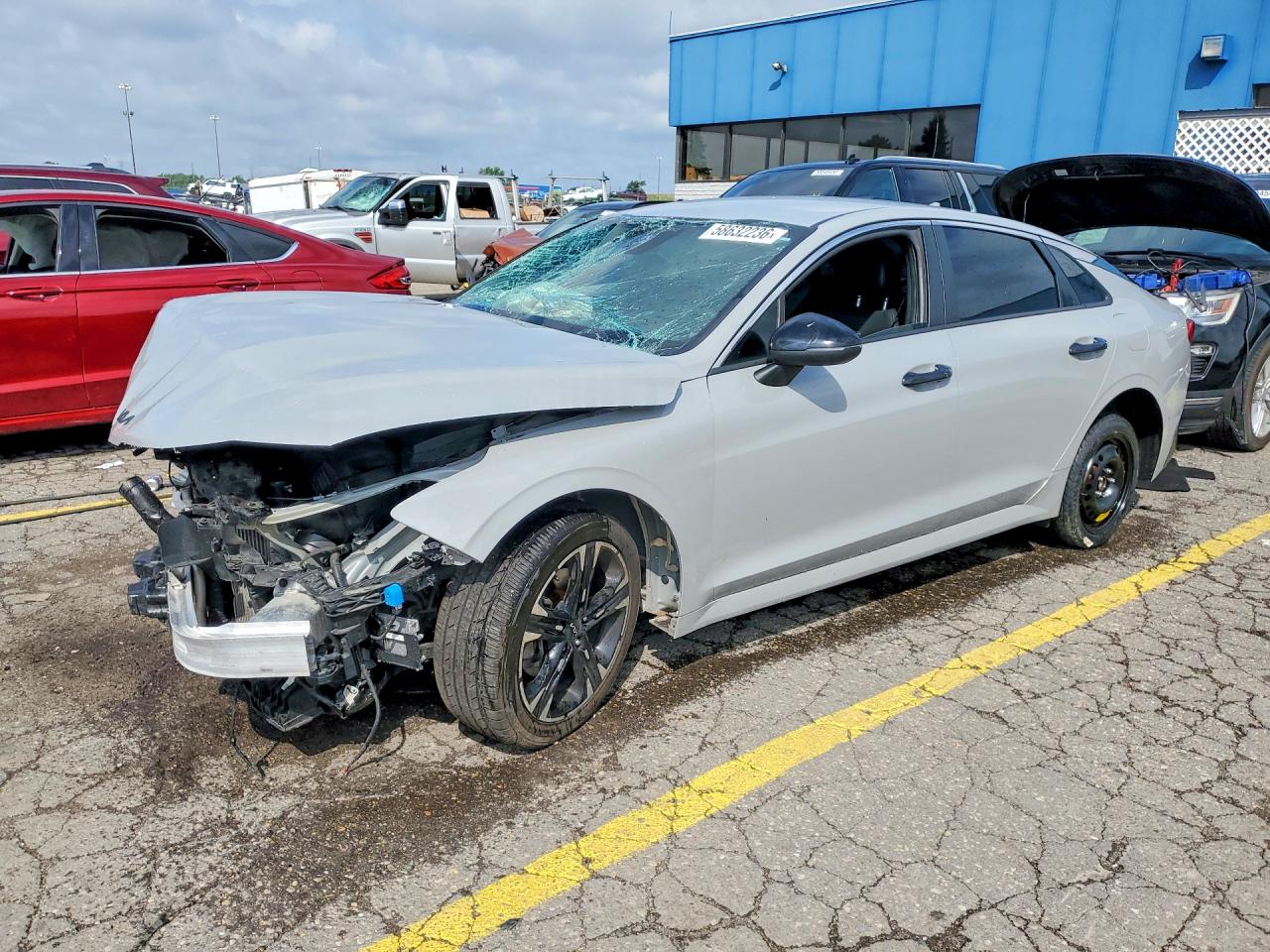 2022 Kia K5 GT-Line, VIN 5XXG64J28NG165076 — Front end
