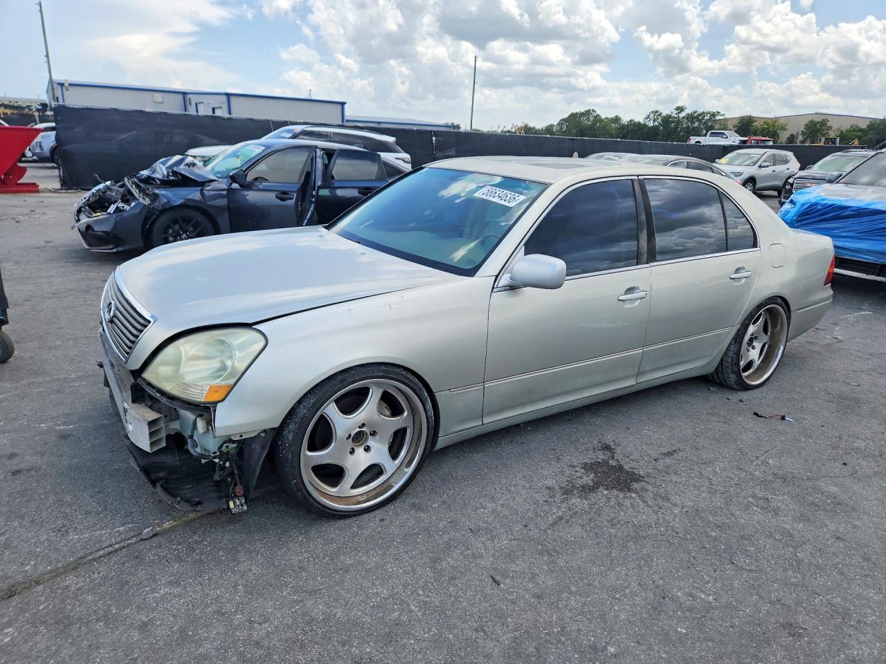 2001 Lexus LS 430, VIN JTHBN30F010045911 — Front end