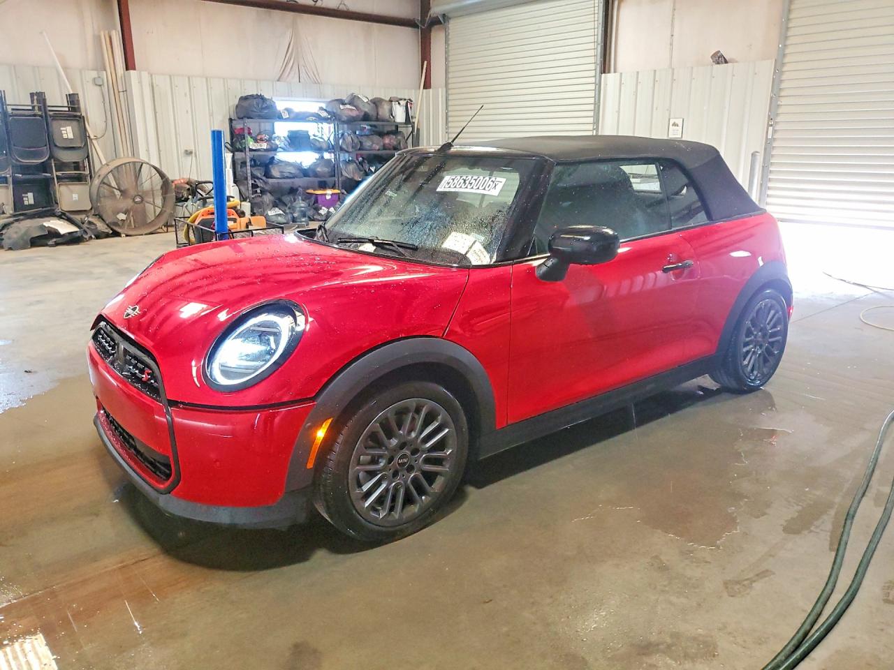 2026 MINI Convertible Cooper Signature, VIN WMW23GX08T2Y33937 — Вода / потоп
