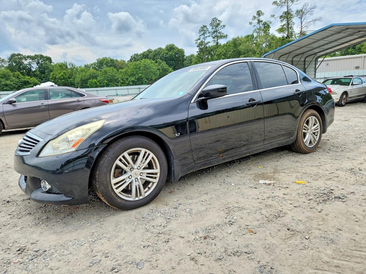 2015 Infiniti Q40, VIN JN1CV6AP2FM503739 — Side