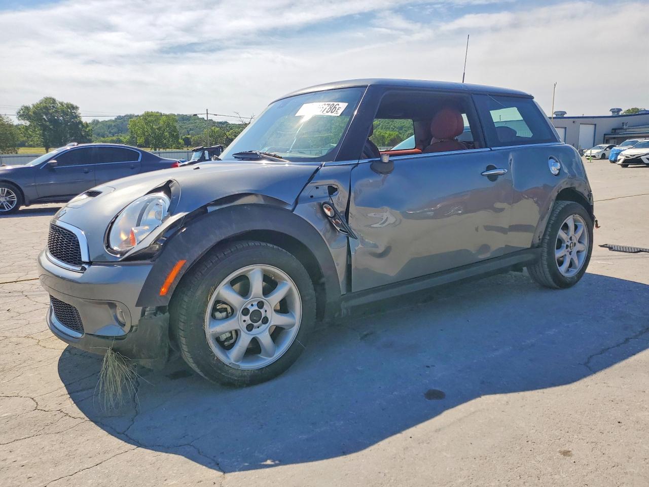 2008 MINI Hardtop S, VIN WMWMF73548TV35260 — Перед