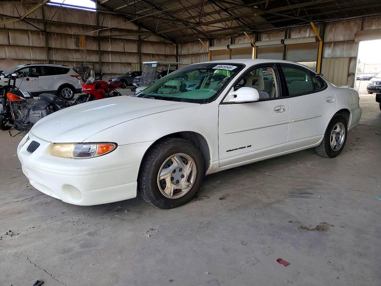 2002 Pontiac Grand Prix SE, VIN 1G2WK52J52F269266 — Front end
