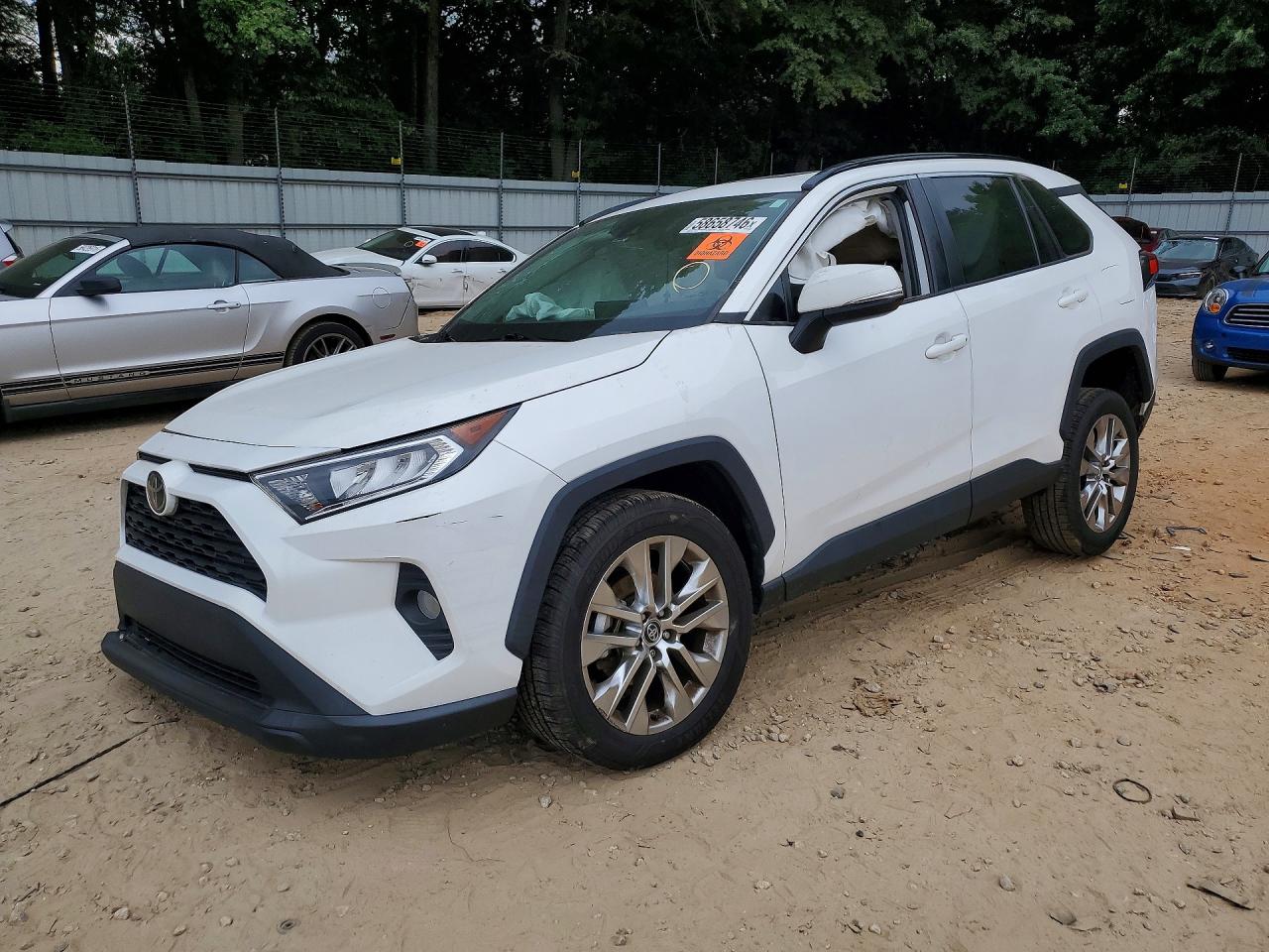 2020 Toyota RAV4 XLE Premium, VIN 2T3C1RFV5LC070757 — Front end